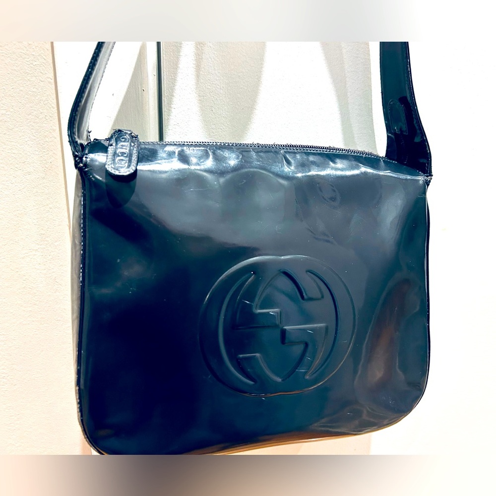 Authentic Gucci Shoulder Bag Tom Ford Era, embossed dble G’s. High polished Grey